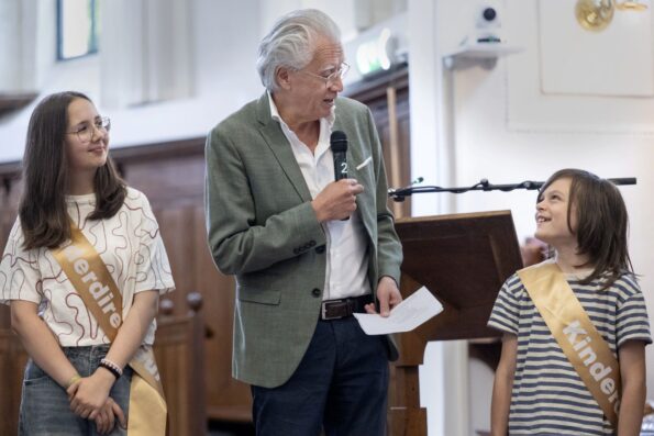 Harry Tupan interviewt de kinderdirecteuren