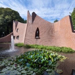 Het museumgebouw van Drents Museum De Buitenplaats