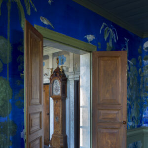 Een doorkijkje vanuit de Blauwe Kamer in het Nijsinghhuis