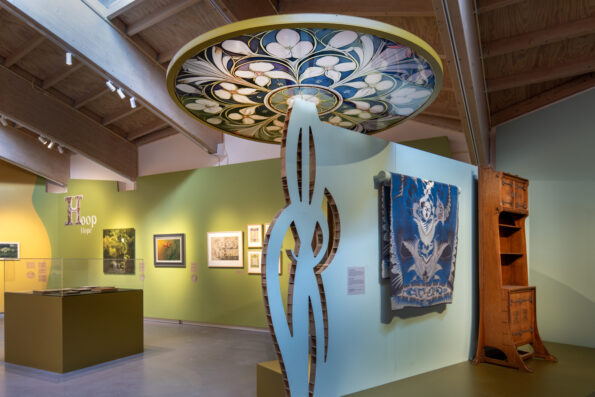 Een detail van de tentoonstelling Power to the Flower