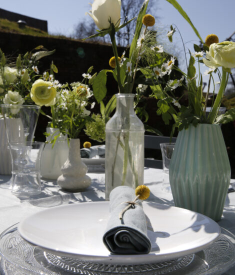 Een gedekte tafel voor een trouwerij bij de Oranjerie