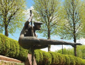 Een beeld in de museumtuin